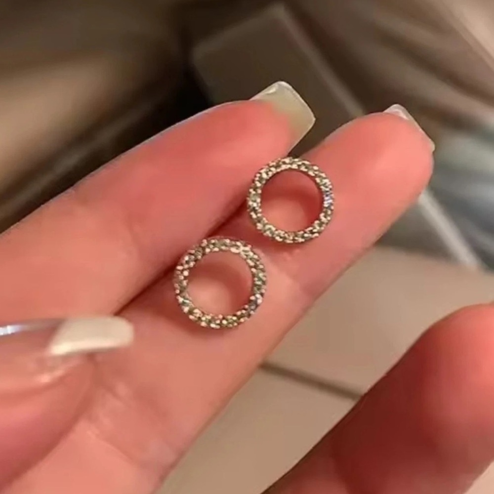 Swarovski 18K Gold  Diamond Style Circle Hoop Earrings - Picture 2 of 5
